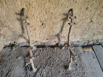 Sostegni antichi in ghisa per panca da giardino