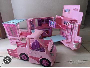 Castello di Barbie e roulotte barbie