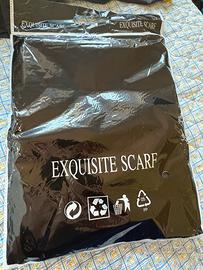 Sciarpa “Exquisite scarf” nuova ancora imballata.
