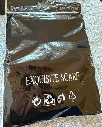 Sciarpa “Exquisite scarf” nuova ancora imballata.