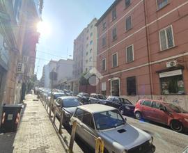 NEGOZIO A NAPOLI