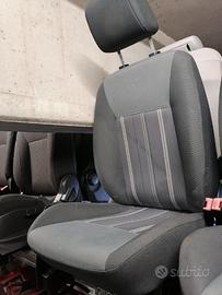 Sedile anteriore dx FORD FIESTA del 2009