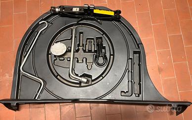 Pianale bagagliaio e cricchetto Yaris 7/99