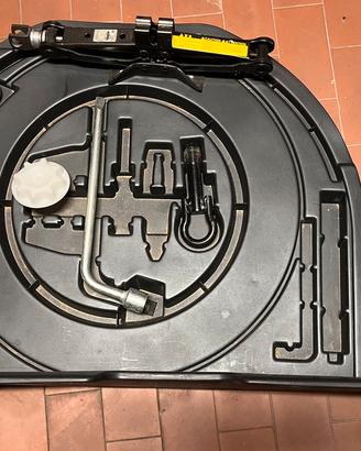 Pianale bagagliaio e cricchetto Yaris 7/99