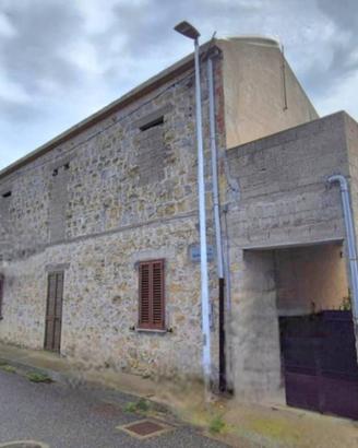 Rustico / Casale di 175 m² con più di 5 locali a T