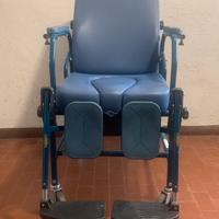 Sedia a rotelle con comoda
