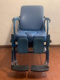 Sedia a rotelle con comoda