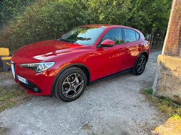Stelvio 2.2 veloce 210 cv