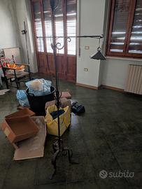 Lampada da terra in ferro battuto 