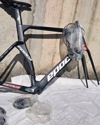 Bici in carbonio + gruppo completo (cambio elettr)