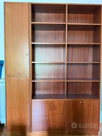 libreria a giorno con ante chiuse falegname
