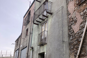 Villetta singola piú appartamento