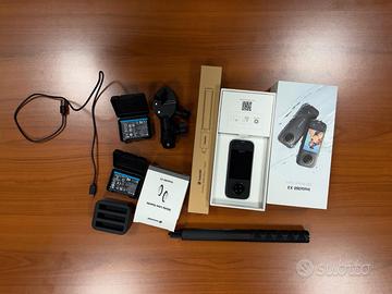 Insta360 X3 KIT MOTO 3 Batterie ed accessori