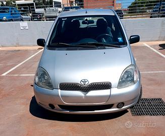 TOYOTA Yaris - 2001