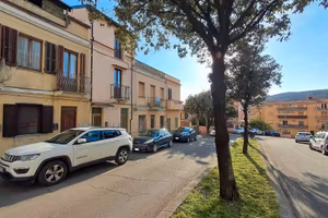 RIBASSO. Casa da ristrutturare con cortile