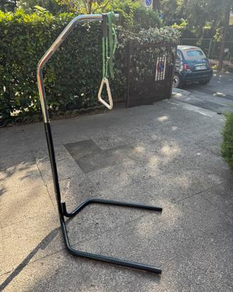 Alzamalati da letto con base a terra e maniglia