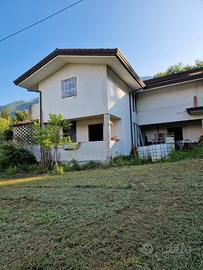 Casa indipendente con fienile