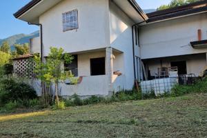 Casa indipendente con fienile