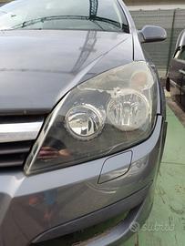 Proiettore sinistro OPEL ASTRA H del 2006