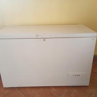 congelatore a pozzetto Indesit con chiave e luce 