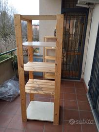 Scaffale in legno