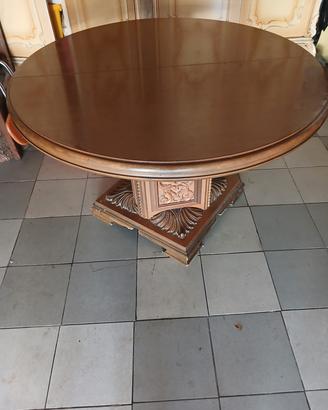 tavolo in legno stile gotico