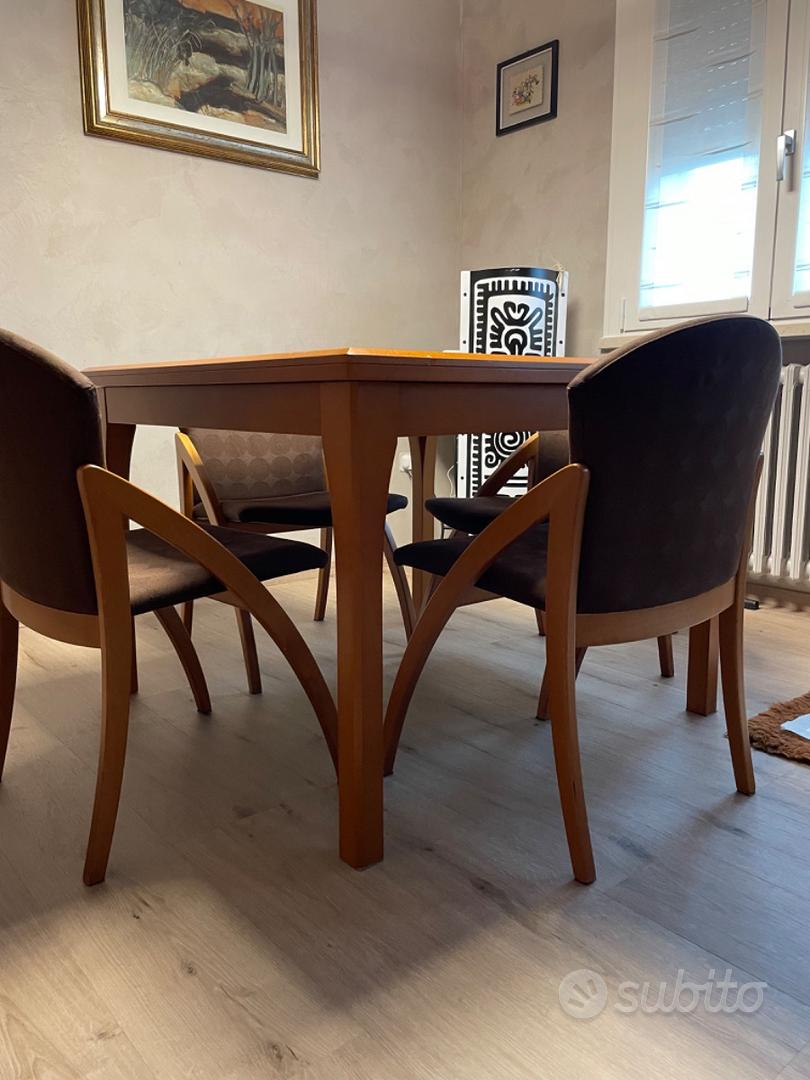Tavolo quadrato allungabile in legno con 4 sedie - Arredamento e Casalinghi  In vendita a Mantova