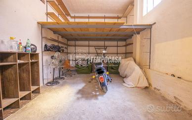 GARAGE CON SOPPALCO IN PIENO CENTRO PORTO POTENZA