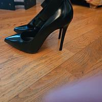 Scarpe decollete' nere  in vernice