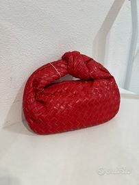 Borsa con nodo rosso