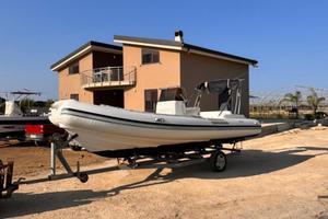 Predator 670 - 115 XV Yamaha - Gommone