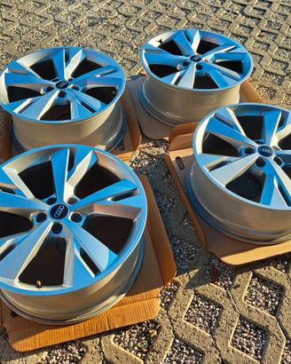 Cerchi in lega Audi Q4 e-tron 20"