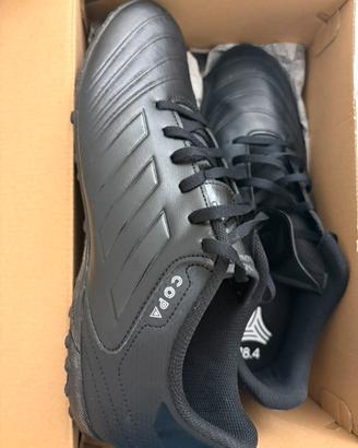 Scarpe da calcetto nere adidas numero 44 nuove