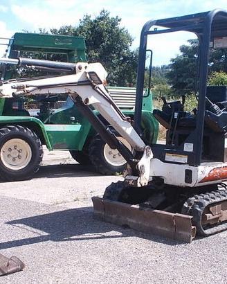 Miniescavatore usato BOBCAT 322