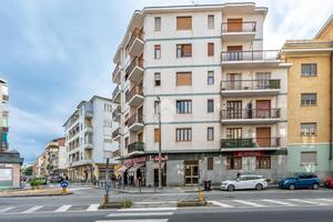 4 LOCALI A VENARIA REALE