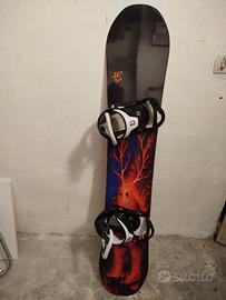 Tavola snowboard DC con attacchi Burton