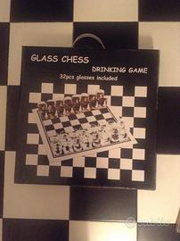 Bicchierini da liquore che formano scacchiera