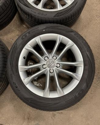 Cerchi in lega Audi Q3 con pneumatici estivi