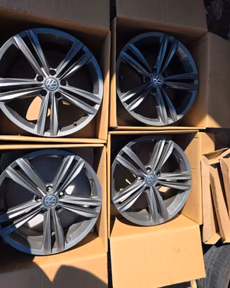 Cerchi in lega da 18 volkswagen golf r-line
