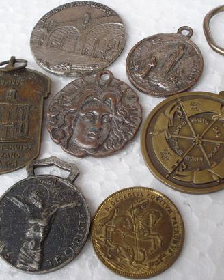 LOTTO DI 7 MONETE MEDAGLIE PORTACHIAVI RARE /176