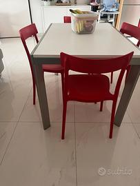 Tavolo bianco allungabile + 4 sedie calligaris