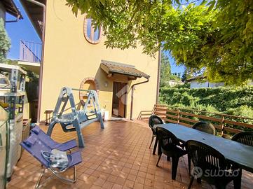 CASA SEMINDIPENDENTE A COMO