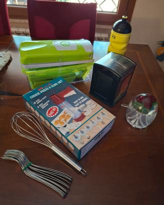 Lotto di utensili e attrezzi per la cucina