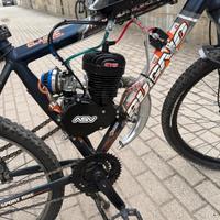 bicicletta MTB da 26" a motore 2 tempi