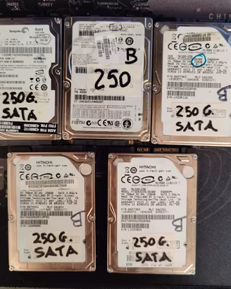 Lotto 5 HDD Laptop 2,5 250GB testati funzionanti 