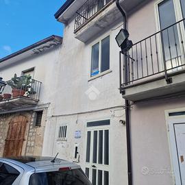 CASA SEMINDIPENDENTE A CAUTANO