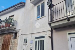 CASA SEMINDIPENDENTE A CAUTANO