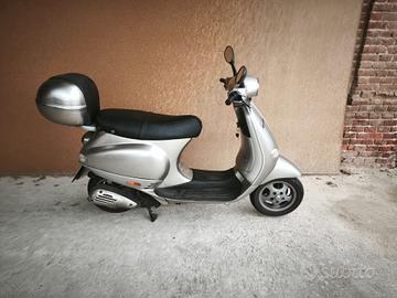 Vespa 125 ET4