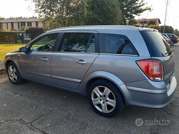 Auto opel astra statio wagon 2009
