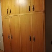 Armadio guardaroba in legno chiaro stile classico